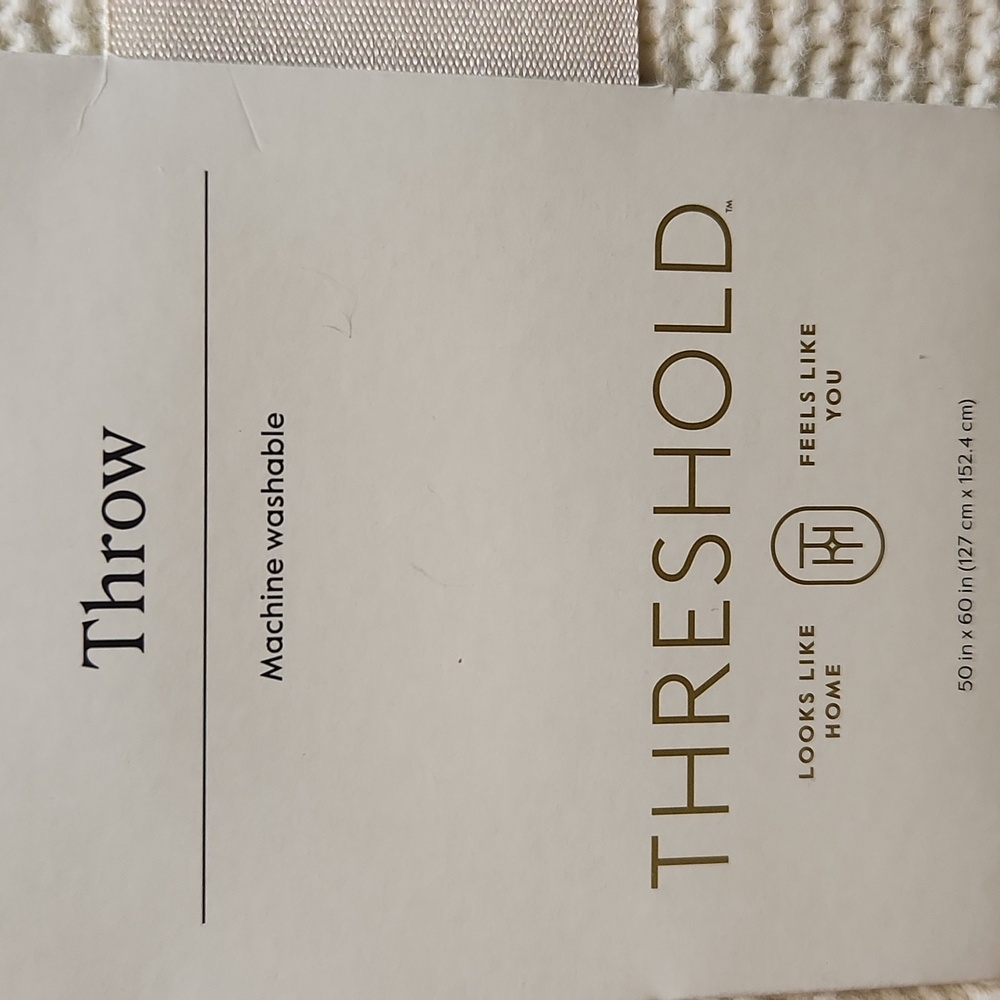 Threshold Throw - Picture 4 of 16